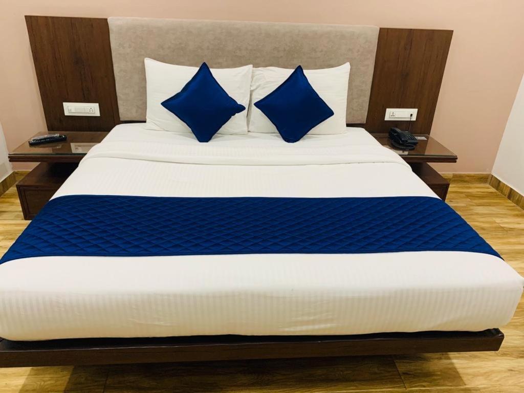 Patiāla Hotel Ak Suites מראה חיצוני תמונה
