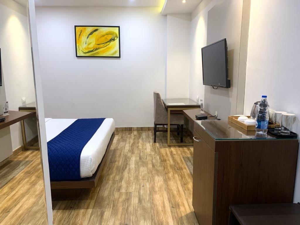 Patiāla Hotel Ak Suites מראה חיצוני תמונה