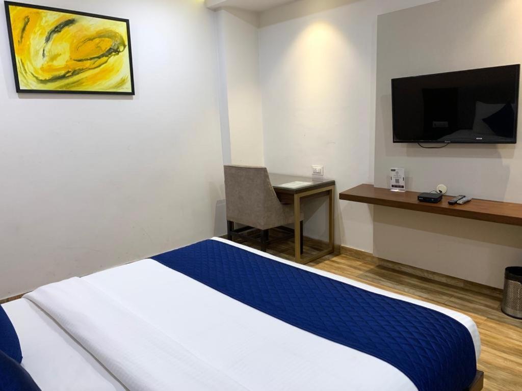 Patiāla Hotel Ak Suites מראה חיצוני תמונה