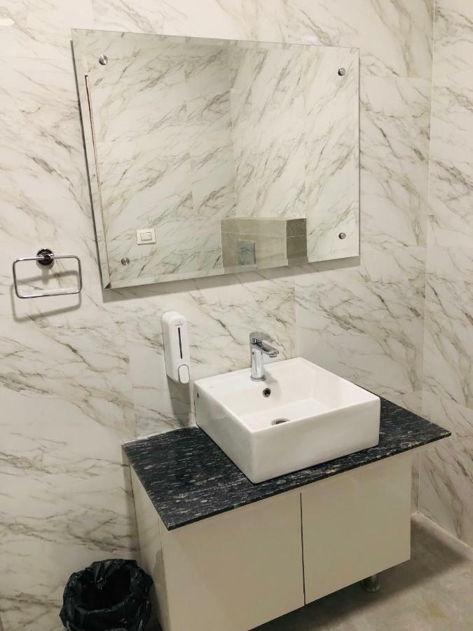 Patiāla Hotel Ak Suites מראה חיצוני תמונה