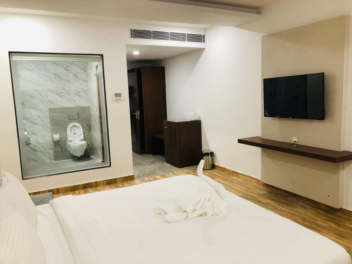 Patiāla Hotel Ak Suites מראה חיצוני תמונה