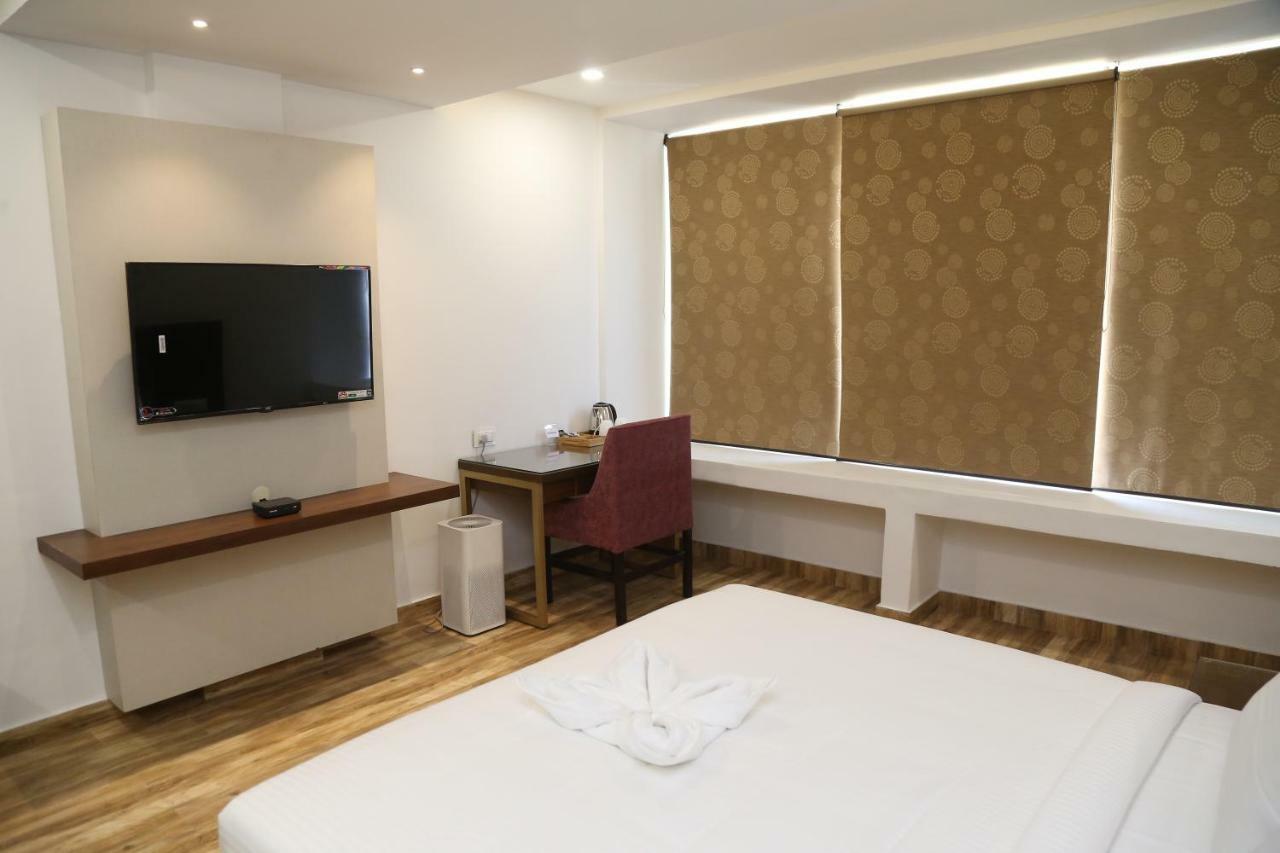Patiāla Hotel Ak Suites מראה חיצוני תמונה