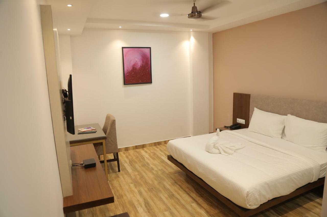 Patiāla Hotel Ak Suites מראה חיצוני תמונה