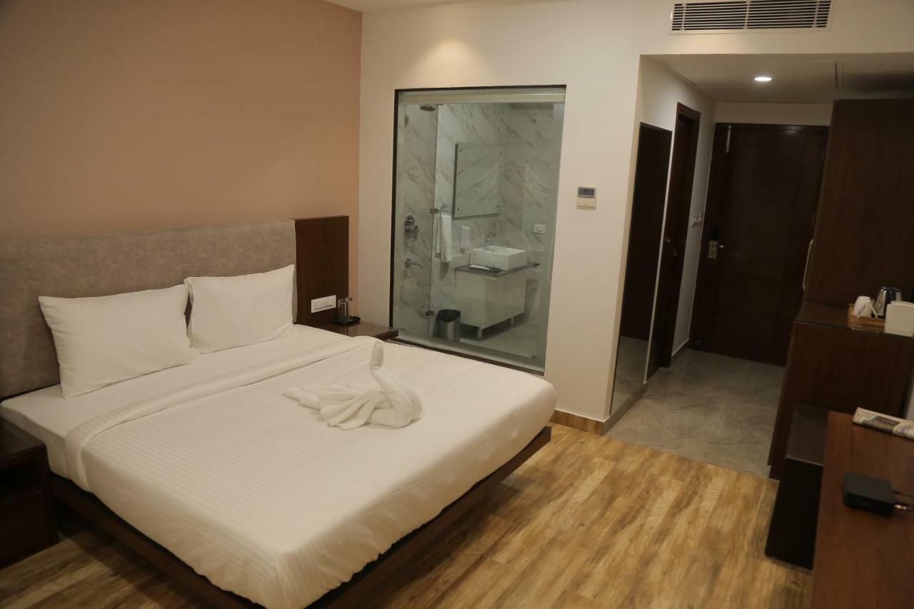 Patiāla Hotel Ak Suites מראה חיצוני תמונה