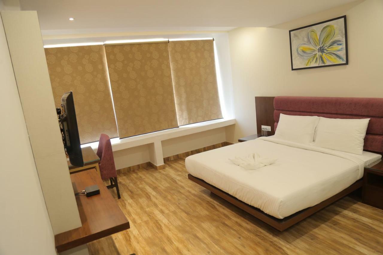 Patiāla Hotel Ak Suites מראה חיצוני תמונה