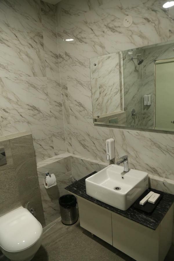 Patiāla Hotel Ak Suites מראה חיצוני תמונה