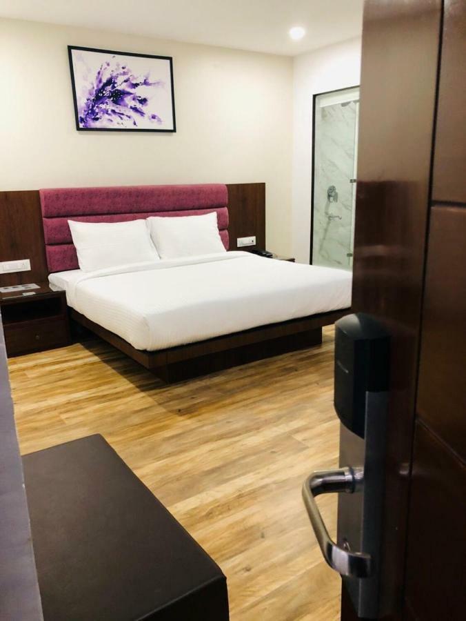 Patiāla Hotel Ak Suites מראה חיצוני תמונה